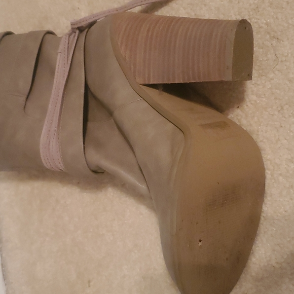 Boots - Picture 3 of 4